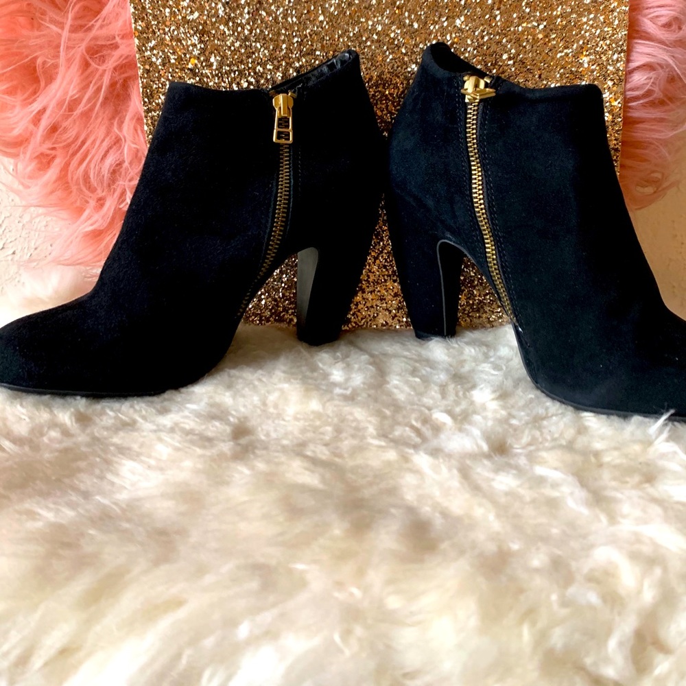 Steve Madden black heeled booties